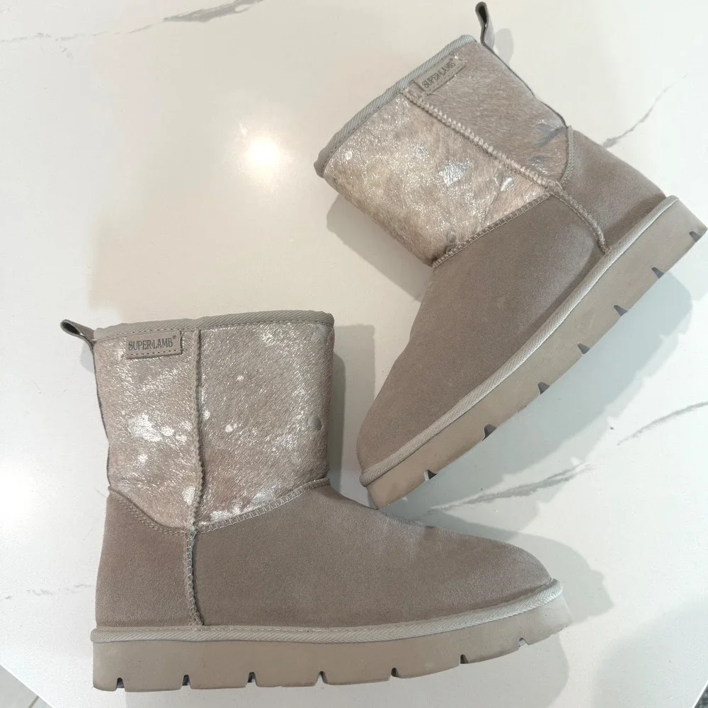 Super Lamb Turano 7.5in Etched Cow Print Silver Taupe Suede Sheepskin Boots 10 B